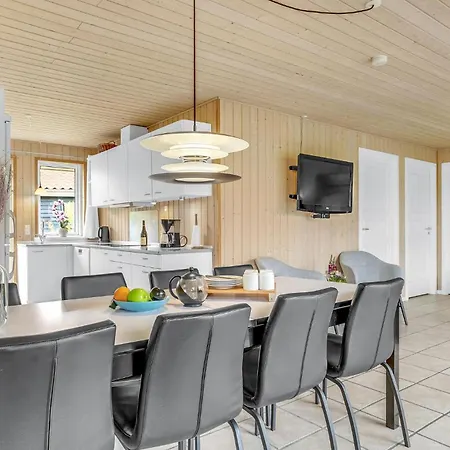 Cozy Home In Vaeggerlose With Wifi Bøtø By